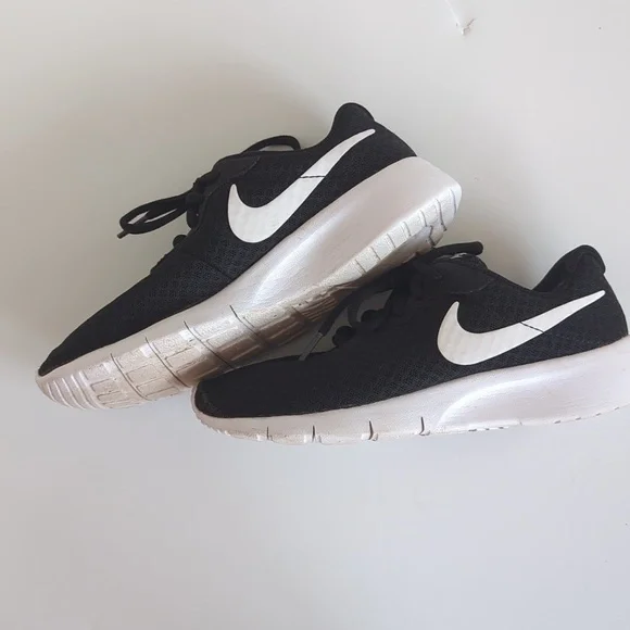 Nike shoes Size 3.5Y - Picture 5 of 9